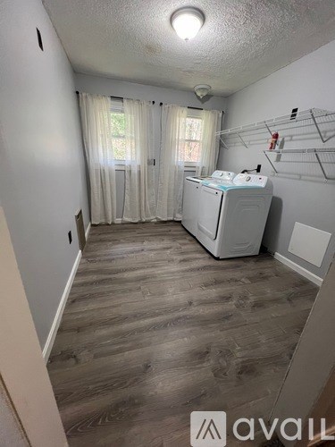 1049 Mammoth Rd 4 Beds Apartment for Rent - Photo Gallery 13