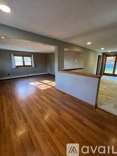 1049 Mammoth Rd 4 Beds Apartment for Rent - Photo Gallery 5