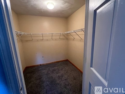1049 Mammoth Rd 4 Beds Apartment for Rent - Photo Gallery 10