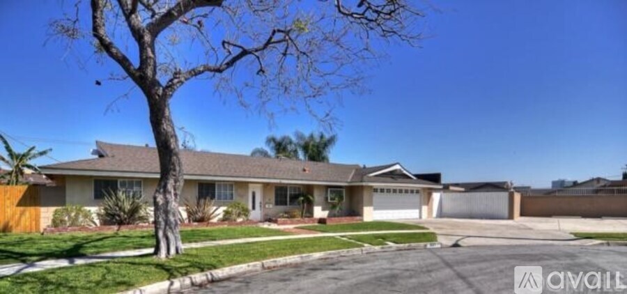 331 East Bluebell Place 4 Beds Single Family Home for Rent - Photo Gallery 3