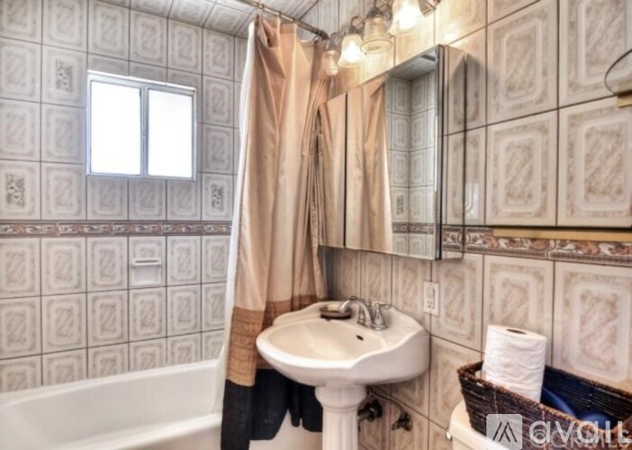 331 East Bluebell Place 4 Beds Single Family Home for Rent - Photo Gallery 32