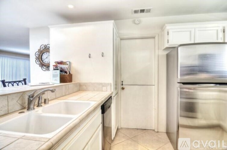 331 East Bluebell Place 4 Beds Single Family Home for Rent - Photo Gallery 6