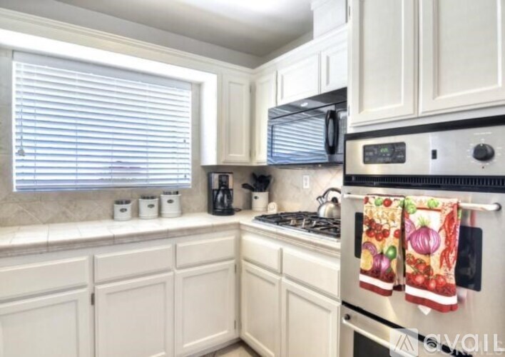 331 East Bluebell Place 4 Beds Single Family Home for Rent - Photo Gallery 8