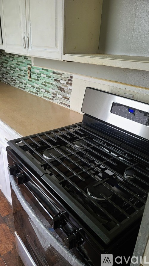 22 Bloomingdale Ave 3 Beds Apartment for Rent - Photo Gallery 1