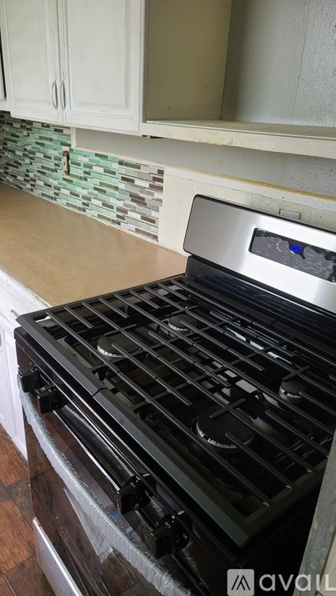 22 Bloomingdale Ave 3 Beds Apartment for Rent