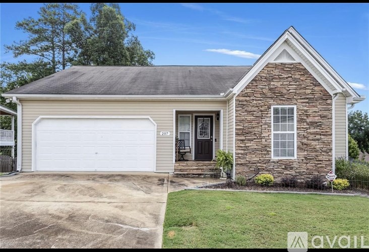 207 Providence Dr 3 Beds Apartment for Rent - Photo Gallery 2