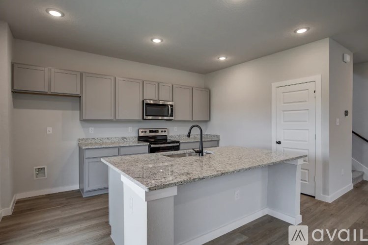 5935 West Hausman Road, Bldg# 25 3 Beds Single Family Home for Rent - Photo Gallery 2