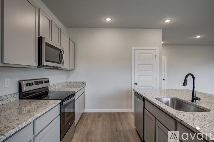 5935 West Hausman Road, Bldg# 25 3 Beds Single Family Home for Rent - Photo Gallery 18