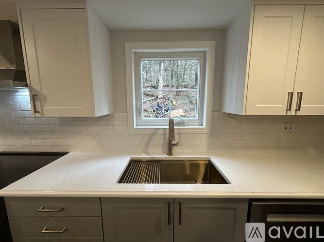 124 Seymour Road 3 Beds Single Family Home for Rent - Photo Gallery 4