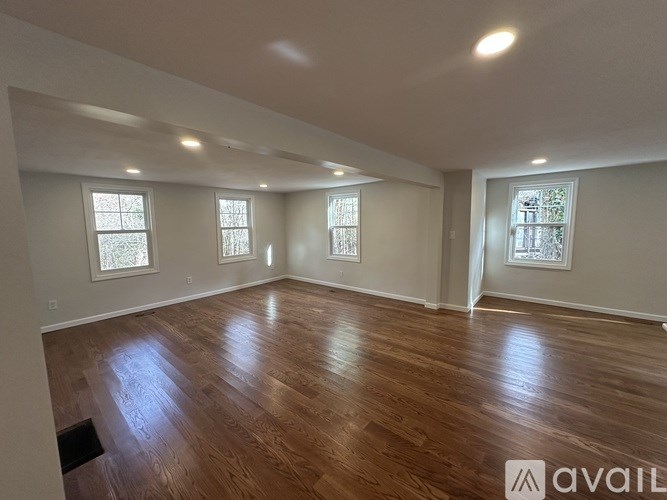 124 Seymour Road 3 Beds Single Family Home for Rent - Photo Gallery 6