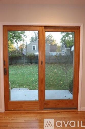 300 Caroline Street 2 Beds Single Family Home for Rent - Photo Gallery 11