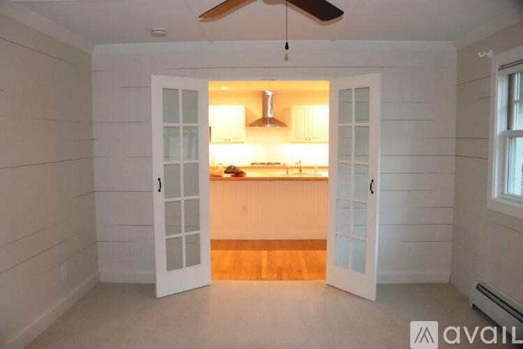 300 Caroline Street 2 Beds Single Family Home for Rent - Photo Gallery 15