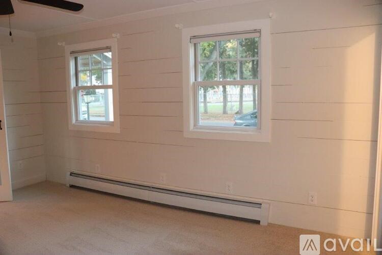 300 Caroline Street 2 Beds Single Family Home for Rent - Photo Gallery 18