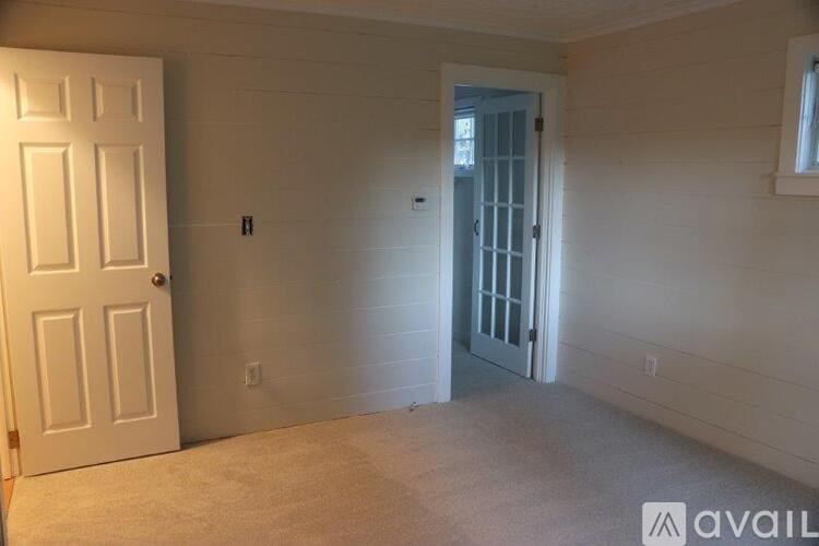 300 Caroline Street 2 Beds Single Family Home for Rent - Photo Gallery 21