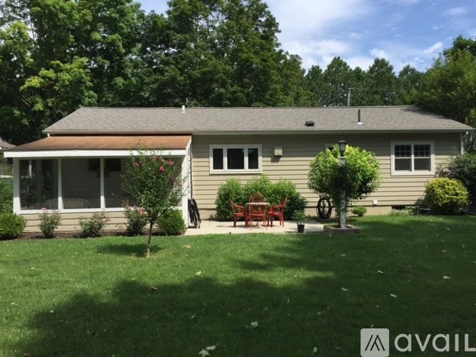 300 Caroline Street 2 Beds Single Family Home for Rent - Photo Gallery 4