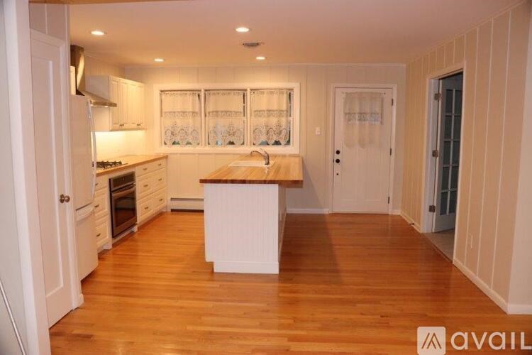 300 Caroline Street 2 Beds Single Family Home for Rent - Photo Gallery 43