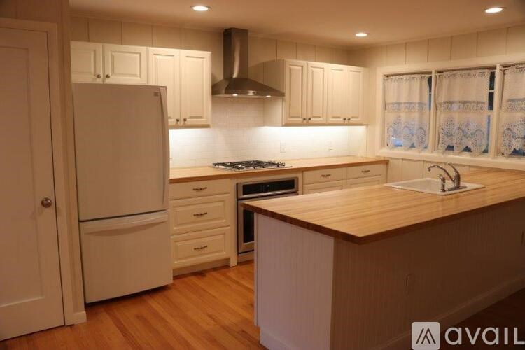 300 Caroline Street 2 Beds Single Family Home for Rent - Photo Gallery 44