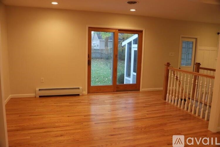 300 Caroline Street 2 Beds Single Family Home for Rent - Photo Gallery 9