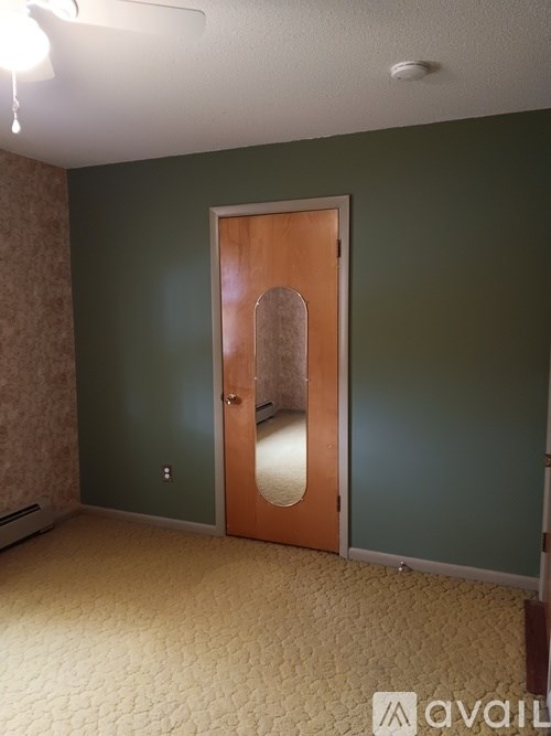 2479 Malletts Bay Avenue 3 Beds Single Family Home for Rent - Photo Gallery 2