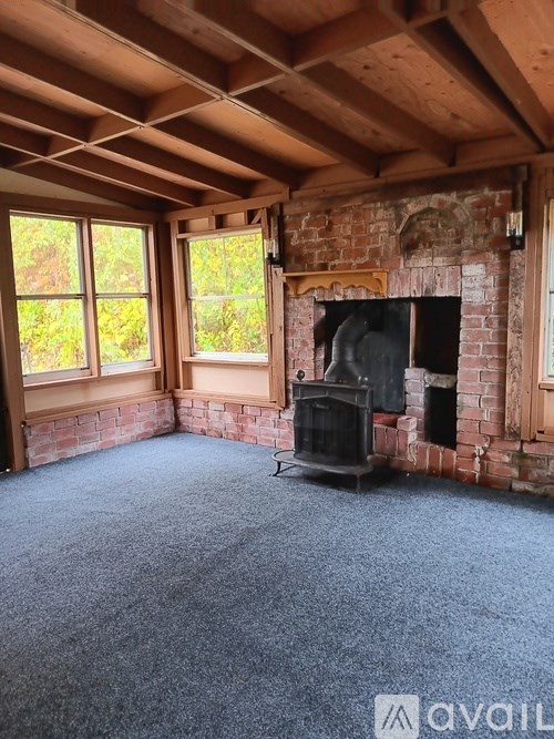 2479 Malletts Bay Avenue 3 Beds Single Family Home for Rent - Photo Gallery 7