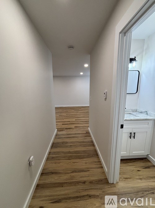 20 Pond Road 3 Beds Townhouse for Rent - Photo Gallery 4