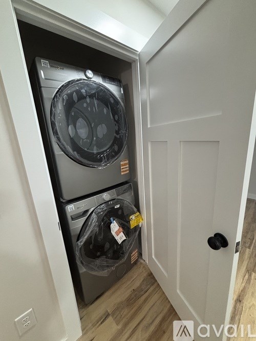 20 Pond Road 3 Beds Townhouse for Rent - Photo Gallery 6