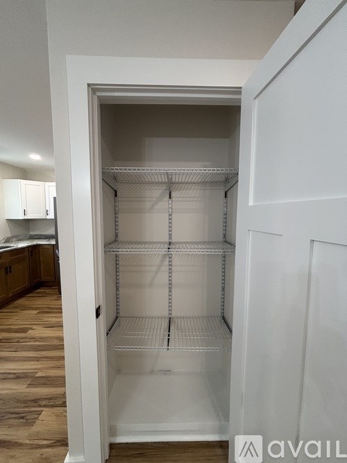 20 Pond Road 3 Beds Townhouse for Rent - Photo Gallery 8