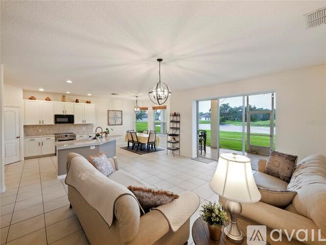 1976 The Oaks Blvd 5 Beds Single Family Home for Rent - Photo Gallery 4