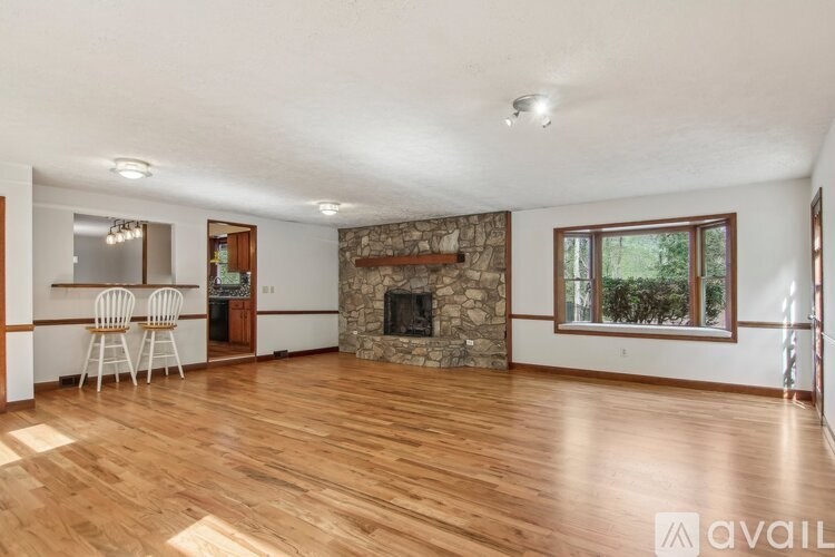 11 Timothy Ln 3 Beds Single Family Home for Rent - Photo Gallery 12