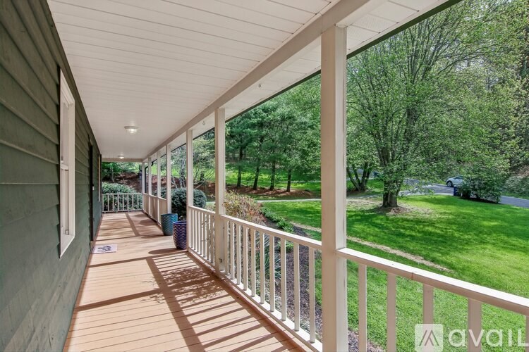 11 Timothy Ln 3 Beds Single Family Home for Rent - Photo Gallery 6