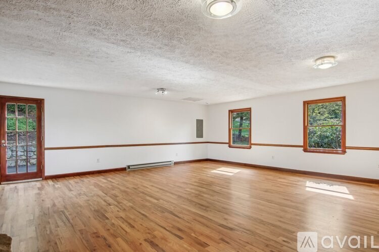 11 Timothy Ln 3 Beds Single Family Home for Rent - Photo Gallery 8