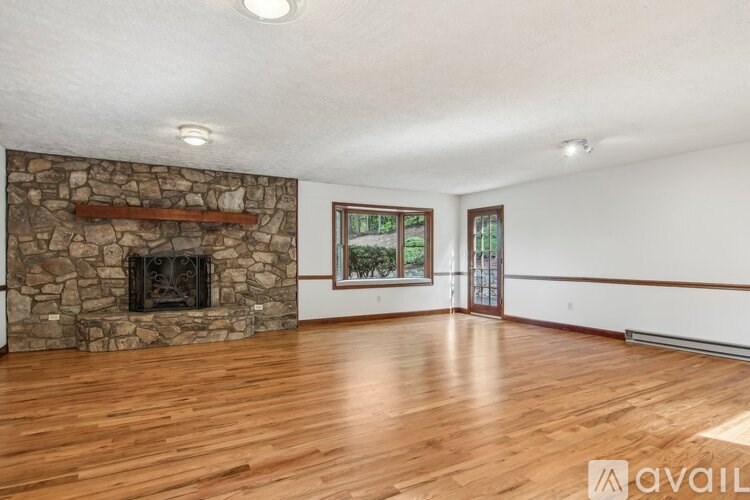 11 Timothy Ln 3 Beds Single Family Home for Rent - Photo Gallery 9