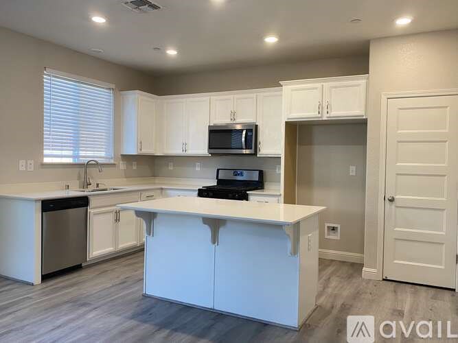 220 Uccello Way 3 Beds Single Family Home for Rent - Photo Gallery 9