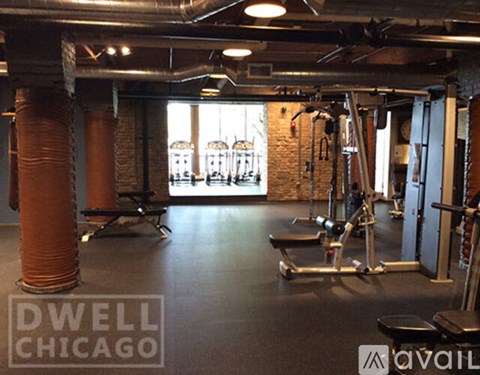 445 E Ohio St 2 Beds Apartment for Rent - Photo Gallery 19