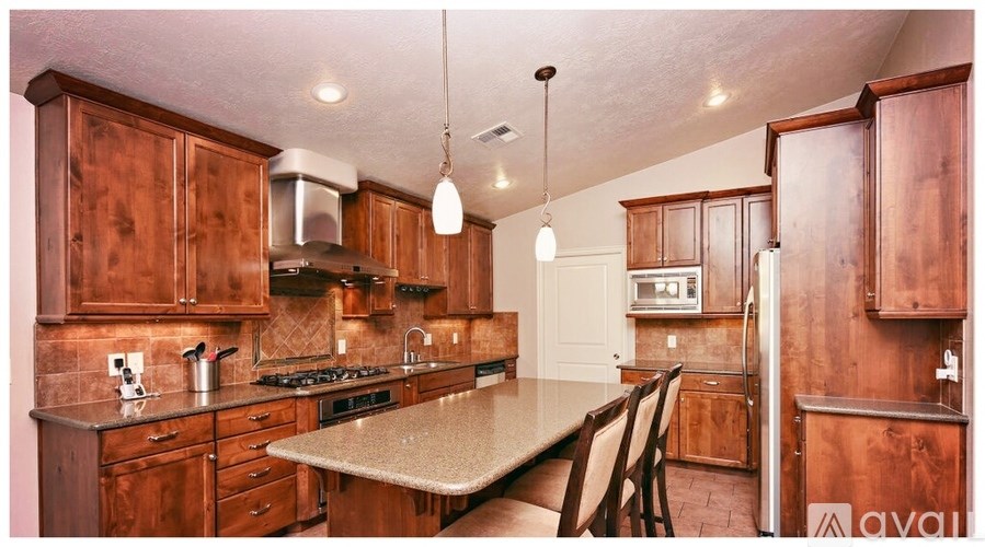 328 South 300 West 4 Beds Single Family Home for Rent - Photo Gallery 3