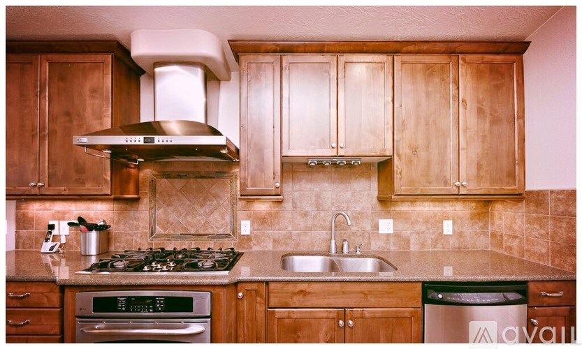 328 South 300 West 4 Beds Single Family Home for Rent - Photo Gallery 4