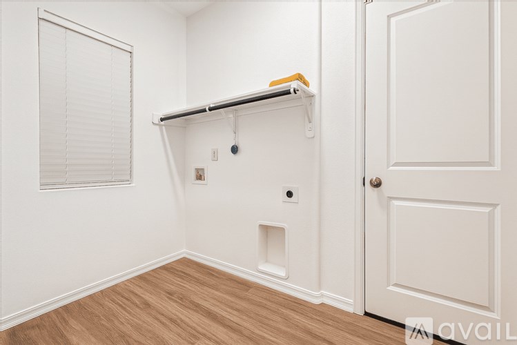 1739 Sahara Dr 4 Beds Single Family Home for Rent - Photo Gallery 15