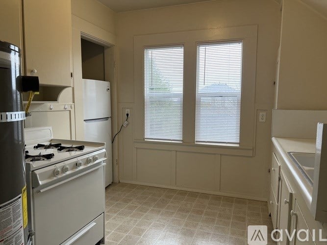 2543 Fairfield St 1 Bed Apartment for Rent - Photo Gallery 2