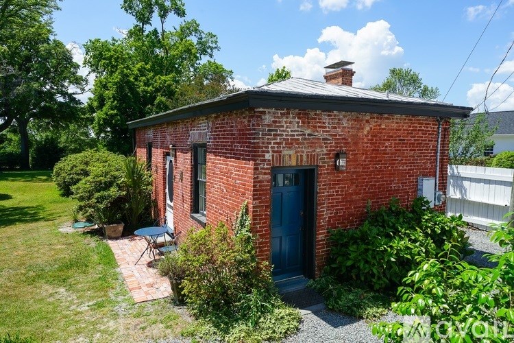 416 South Front Street 1 Bed Single Family Home for Rent - Photo Gallery 2