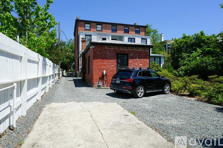 416 South Front Street 1 Bed Single Family Home for Rent - Photo Gallery 11