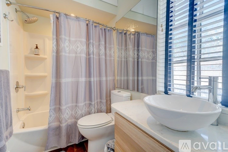 416 South Front Street 1 Bed Single Family Home for Rent - Photo Gallery 7