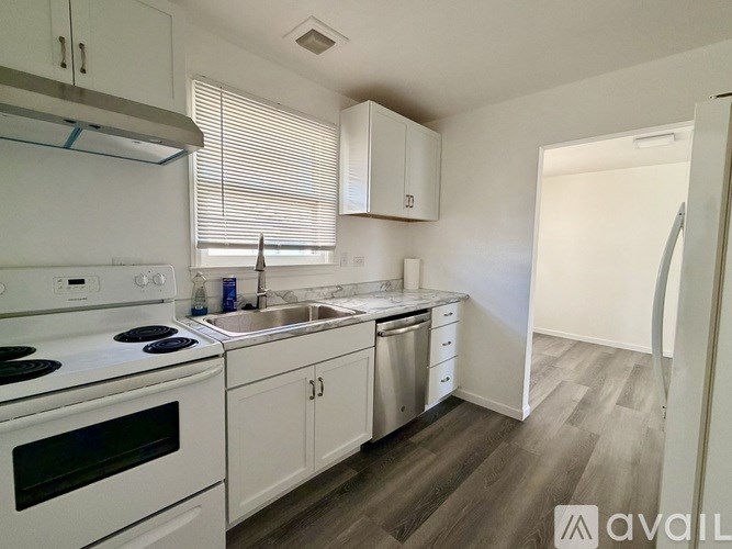 308 South Division Street 4 Beds Single Family Home for Rent - Photo Gallery 11