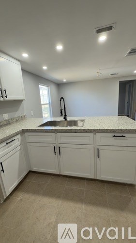 712 Independence Dr 3 Beds Single Family Home for Rent - Photo Gallery 5