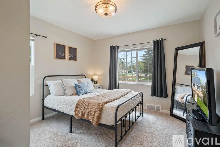 112 East Page Street 4 Beds Single Family Home for Rent - Photo Gallery 1