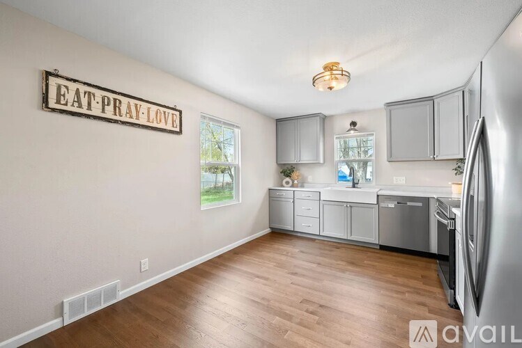 112 East Page Street 4 Beds Single Family Home for Rent - Photo Gallery 12