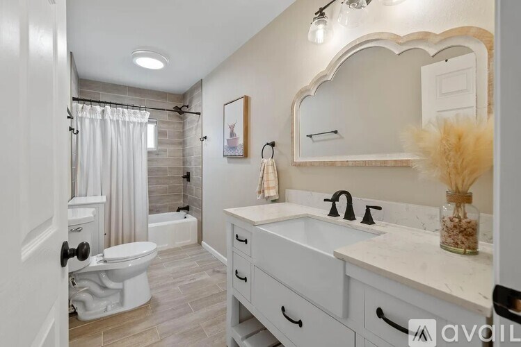 112 East Page Street 4 Beds Single Family Home for Rent - Photo Gallery 6