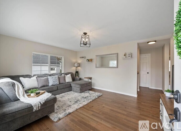 112 East Page Street 4 Beds Single Family Home for Rent - Photo Gallery 8