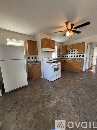 47 Middle St 3 Beds Apartment for Rent - Photo Gallery 1