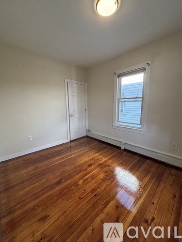 47 Middle St 3 Beds Apartment for Rent - Photo Gallery 8