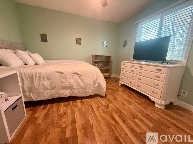 2305 South 165th Street 4 Beds Single Family Home for Rent - Photo Gallery 15